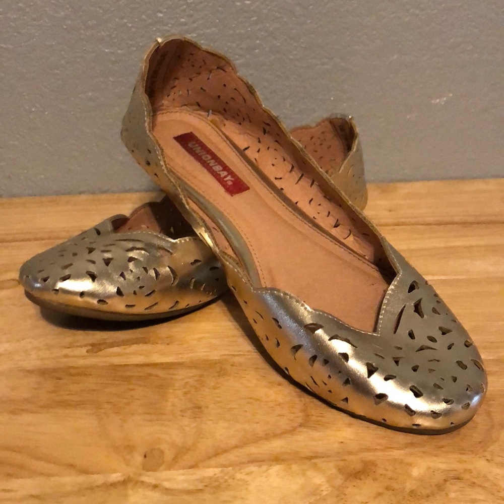⭐️Unionbay Gold Flats Size 6⭐️